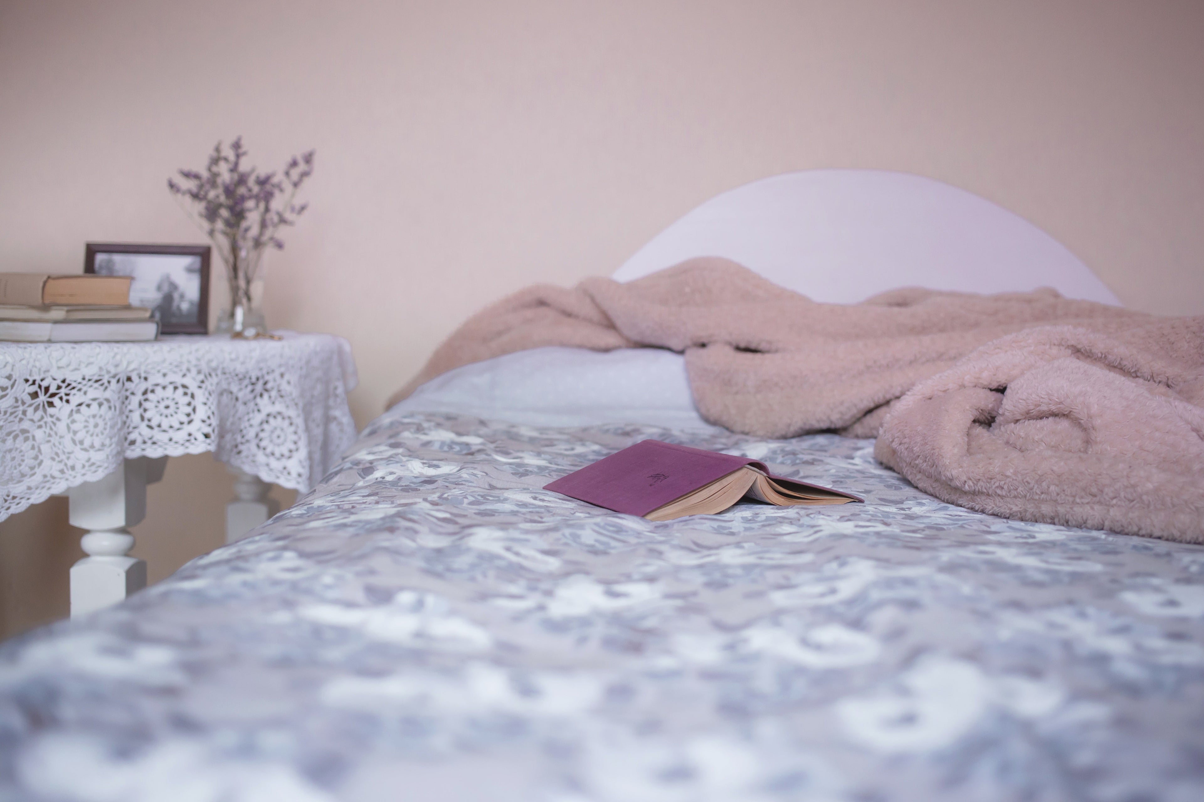 Slow Motherhood : S'autoriser à ralentir après la naissance